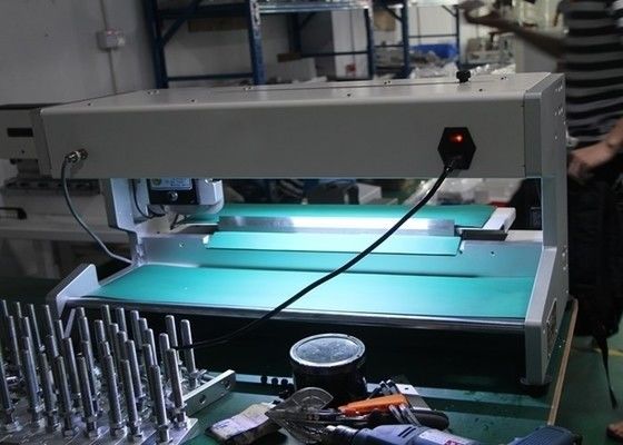 良い価格 ステンレス鋼PCBデパネリング設備 400mm 切断長 LEDライト 装備 ブレード 移動 PCB 分離器 HS-203 オンライン